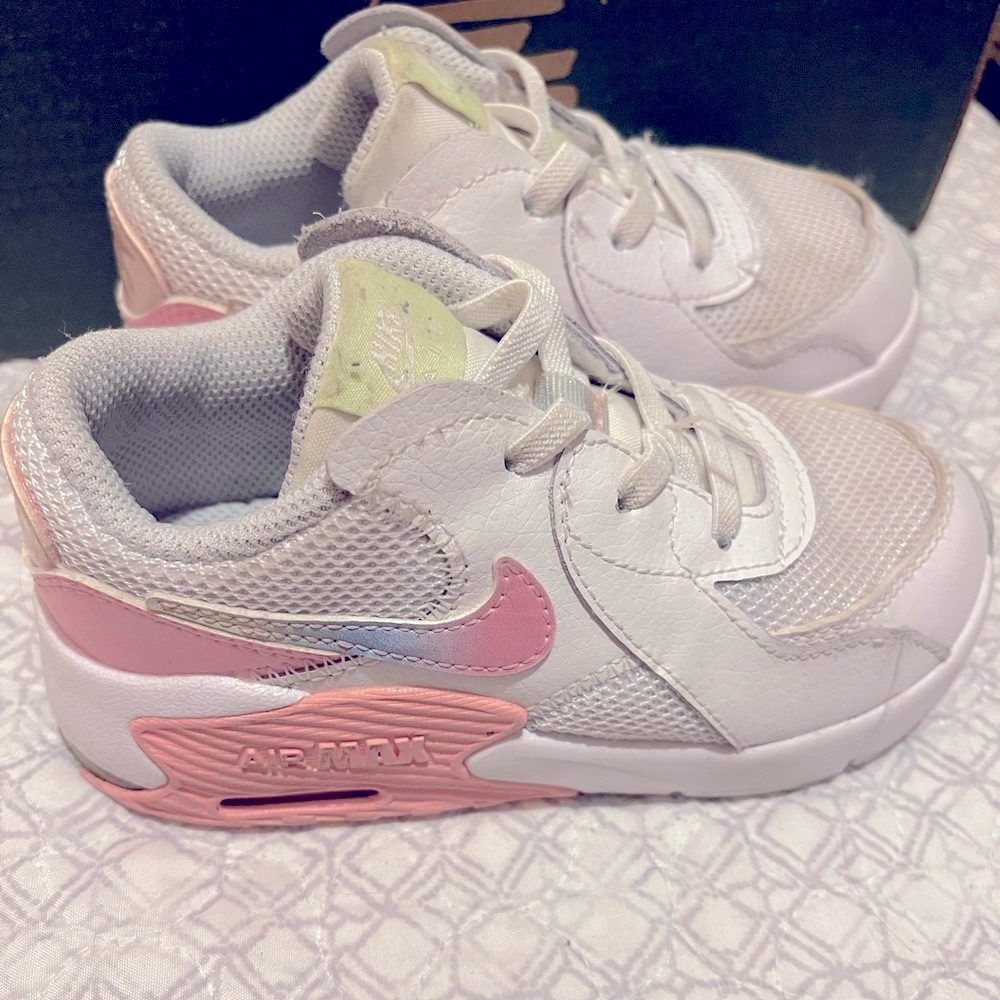 - Nike air max sneaker size 9 color white with pink